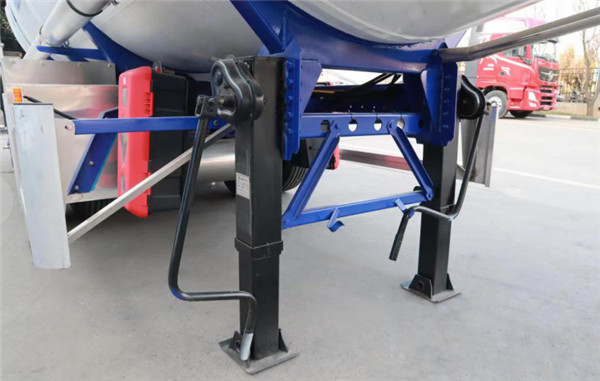 中集3915k1体育十年品牌值得信赖双氧水运输半挂车