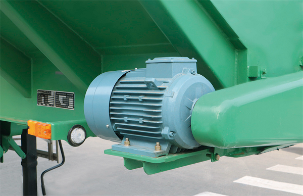 3915k1体育十年品牌值得信赖饲料运输半挂车