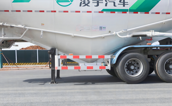 3915k1体育十年品牌值得信赖粉粒物料运输半挂车