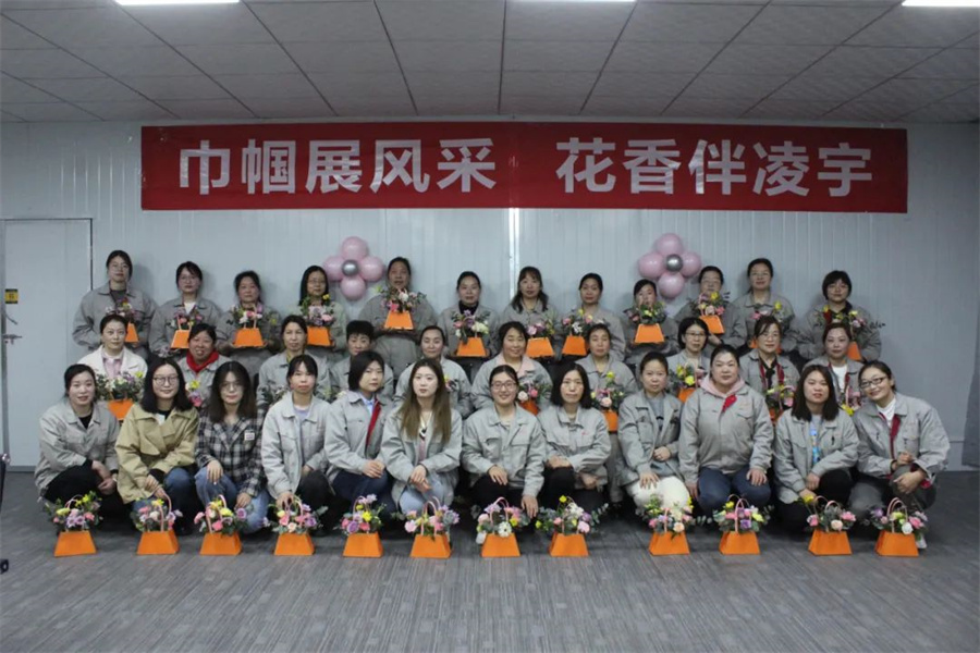 玫瑰亦铿锵，3915k1体育十年品牌值得信赖女工有实力！