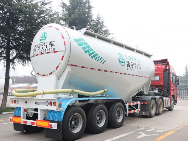 “小白罐”喜迎新同伴，六大优势带你揭秘专用牵引车