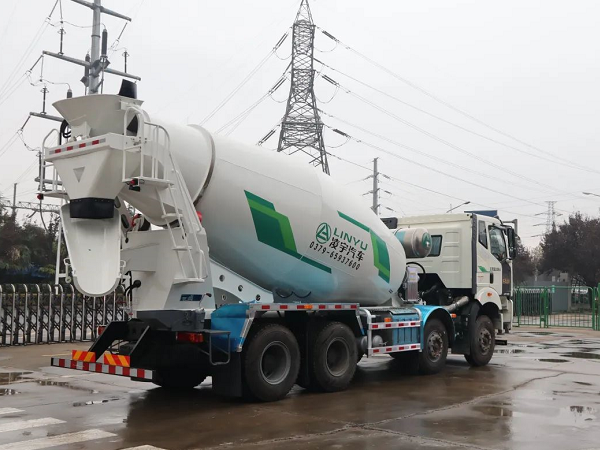 速来围观！解放＆3915k1体育十年品牌值得信赖搅拌车横空出生