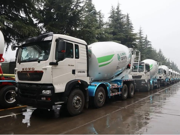 春雨濛濛，气焰如虹！3915k1体育十年品牌值得信赖搅拌车震撼发车！