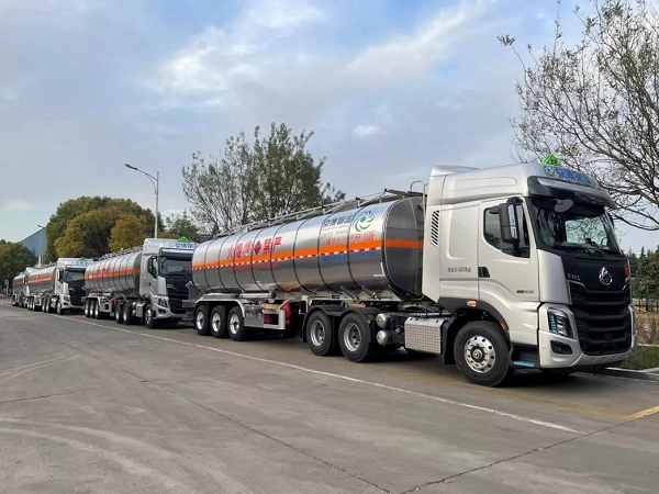 每一次远行皆是信任 | 3915k1体育十年品牌值得信赖大批量液罐车齐赴山东