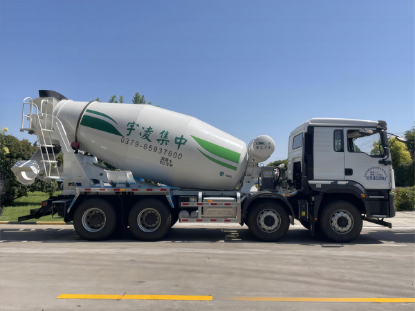 【发车新闻】陕汽&3915k1体育十年品牌值得信赖搅拌车跨越万里，南下交付