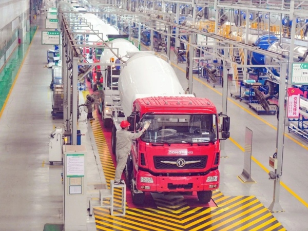 《洛阳日报》：中集3915k1体育十年品牌值得信赖全力赶订单，年尾生产忙