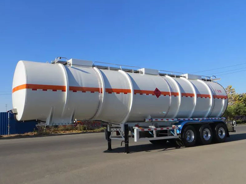 行业自重轻，性价比高，今年各人都喜欢这款不锈钢罐车！